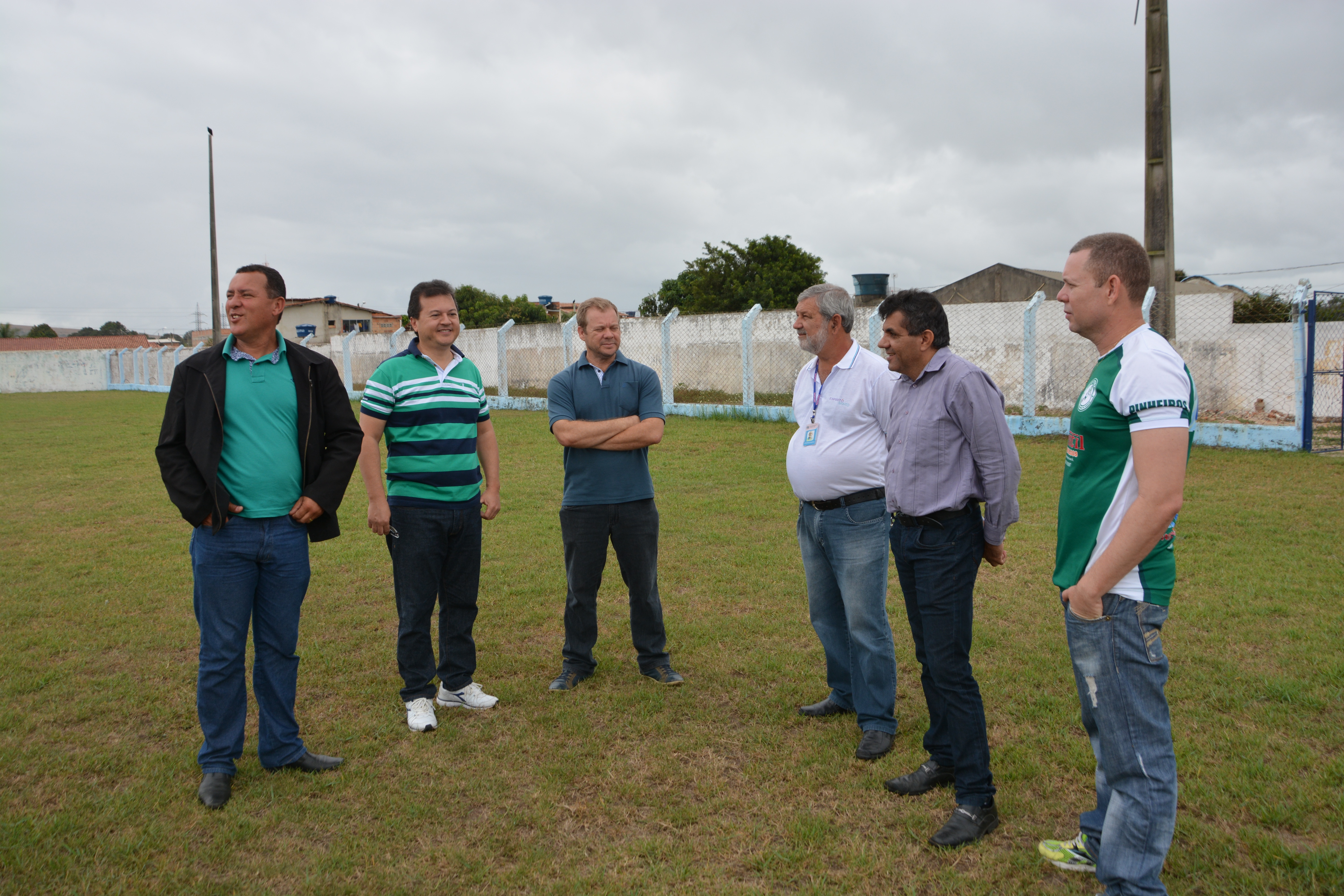 Autoridades realizam visita técnica no Estádio João Soares de Moura Filho para construção de arquibancada