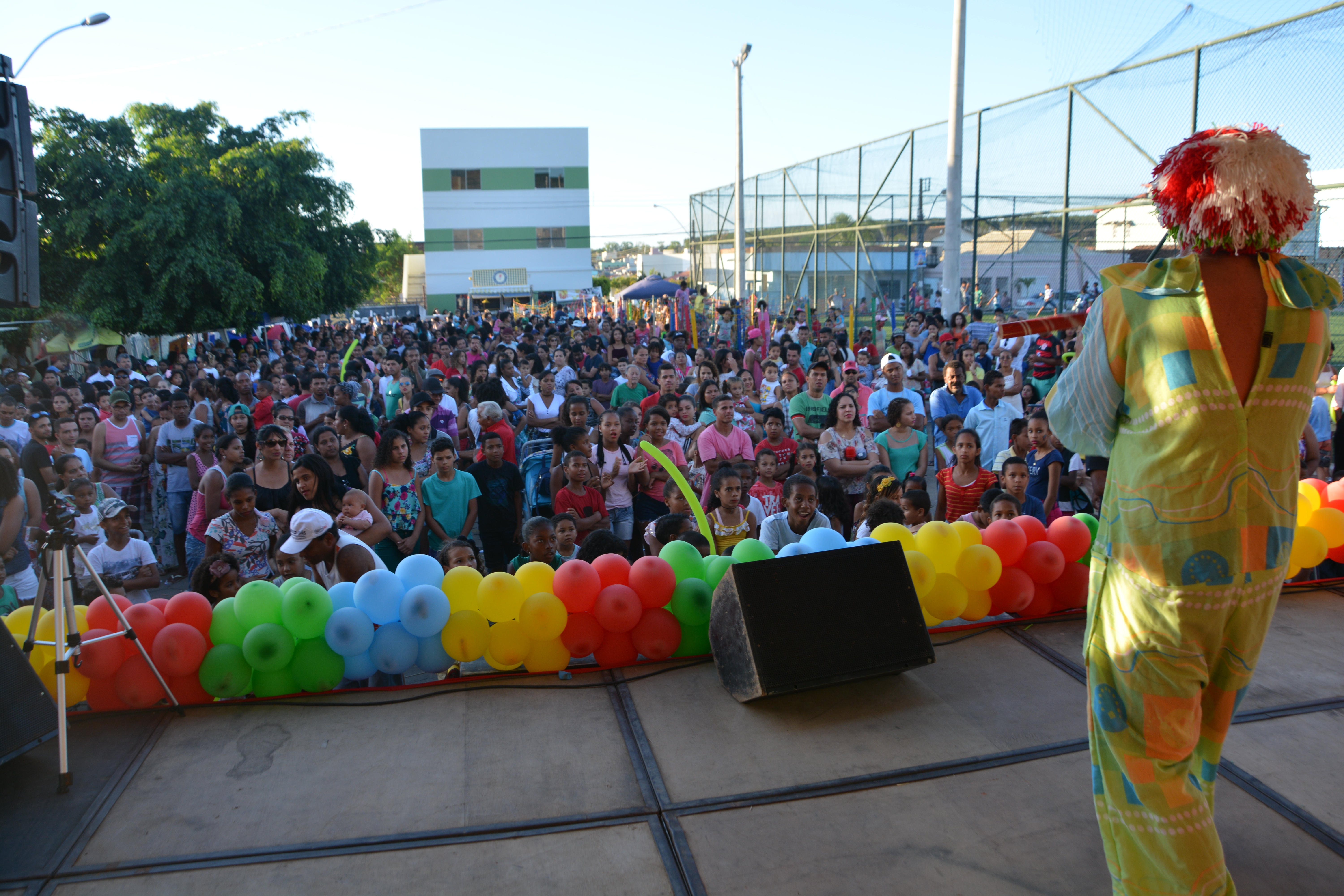 Três mil pessoas lotam Praça do Posto para comemorar o dia das crianças