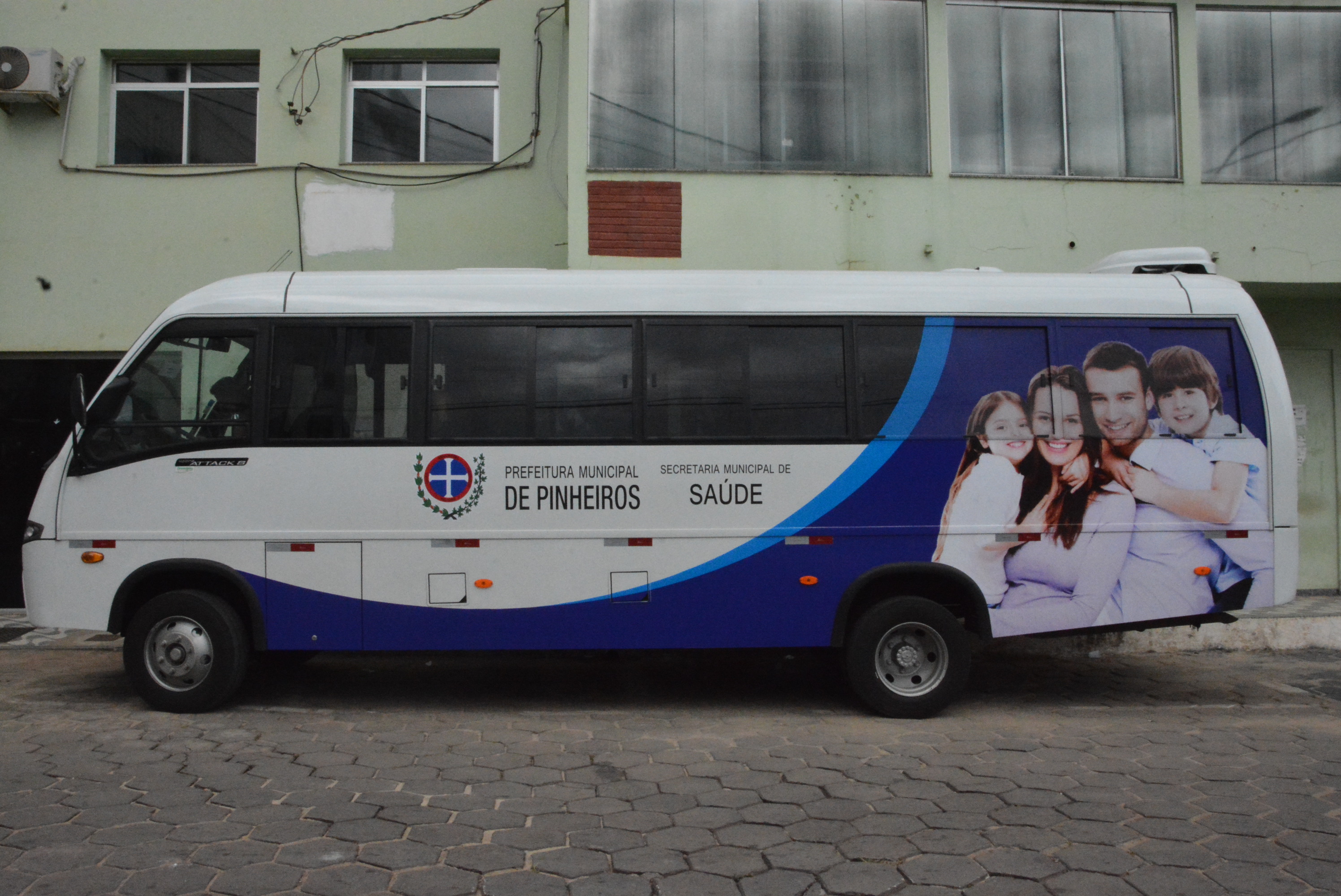 Pinheiros recebe micro-ônibus para transporte de pacientes