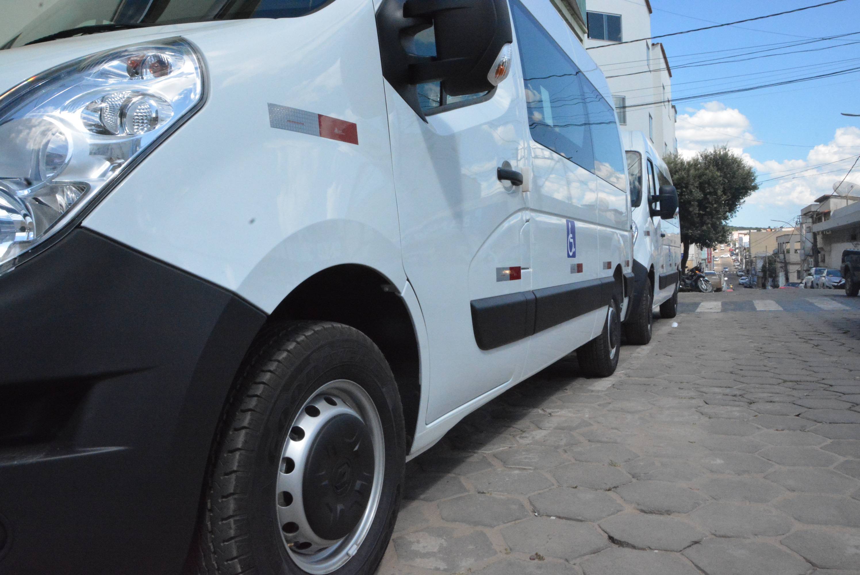 Com chegada de duas novas vans, frota municipal de veículos da saúde fica cada vez mais renovada