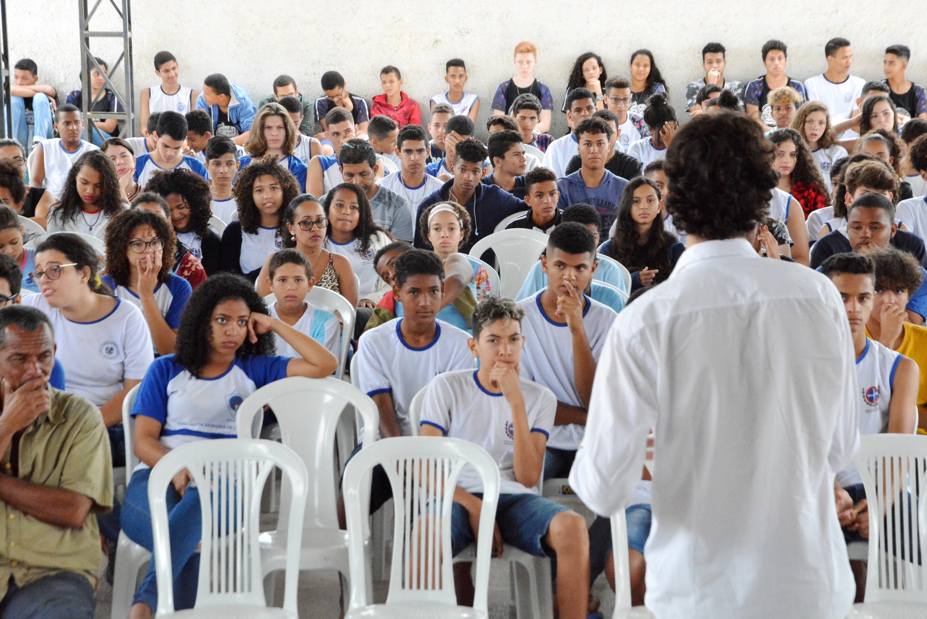 Cerca de 250 alunos de escolas do município participam de palestra sobre prevenção ao suicídio